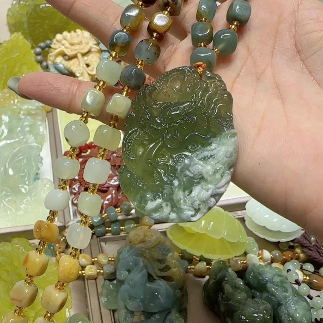 未镶嵌蛇纹石玉吊坠