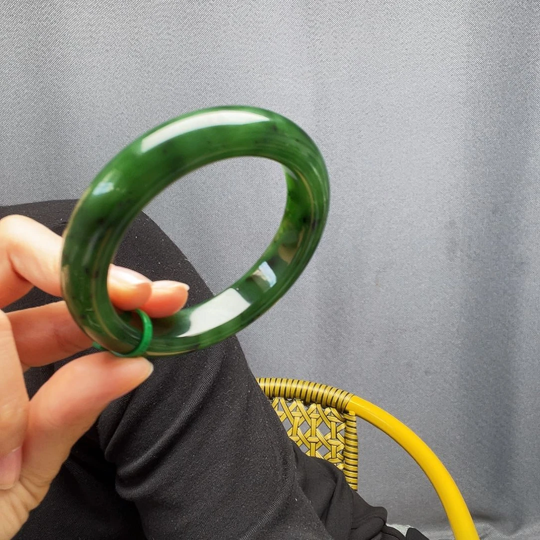 玉***静和田玉未镶嵌手镯