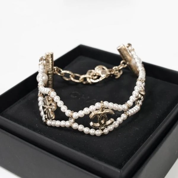 Chanel 多元素珍珠手链
