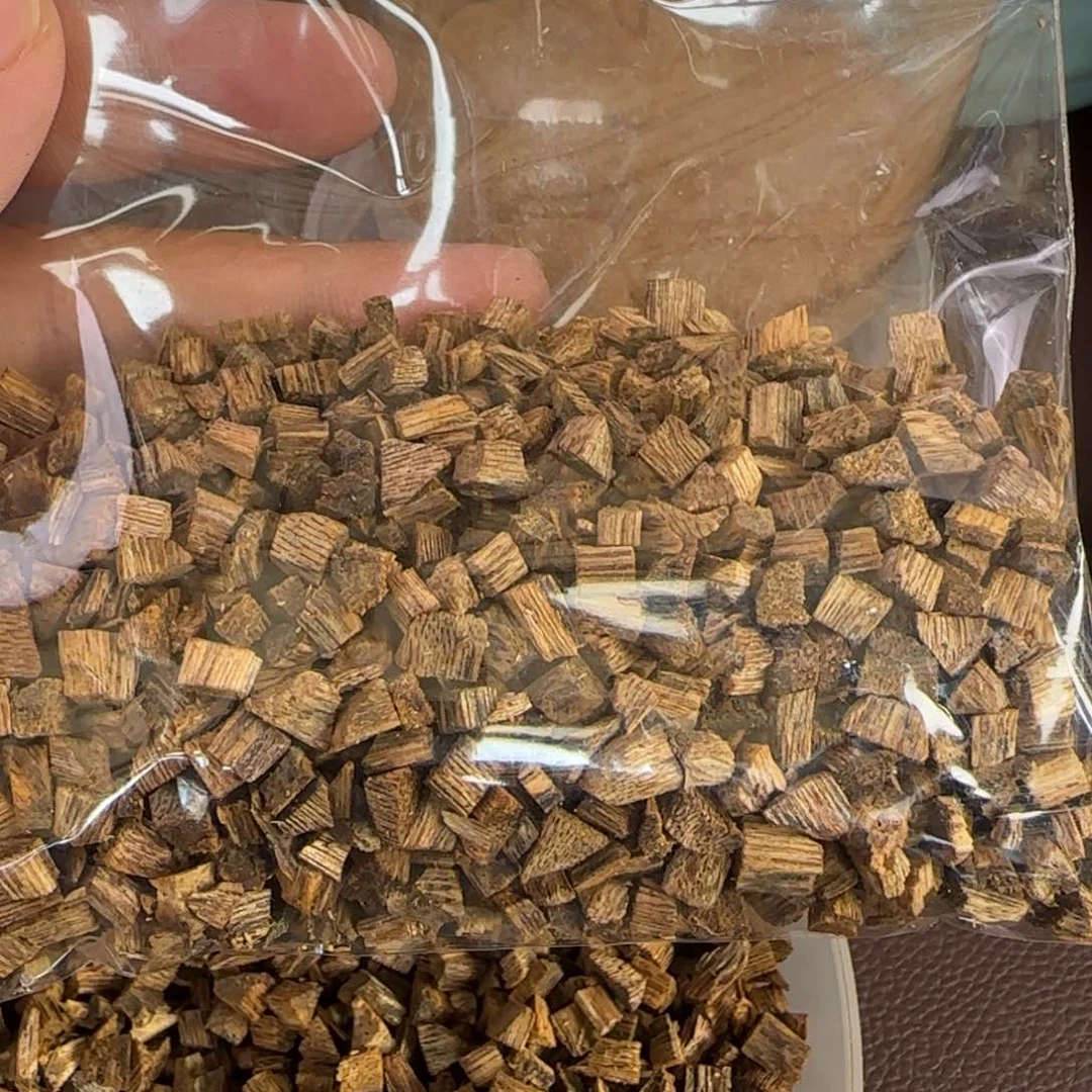 摆件沉香奇楠乌身圆叶切丁料50克