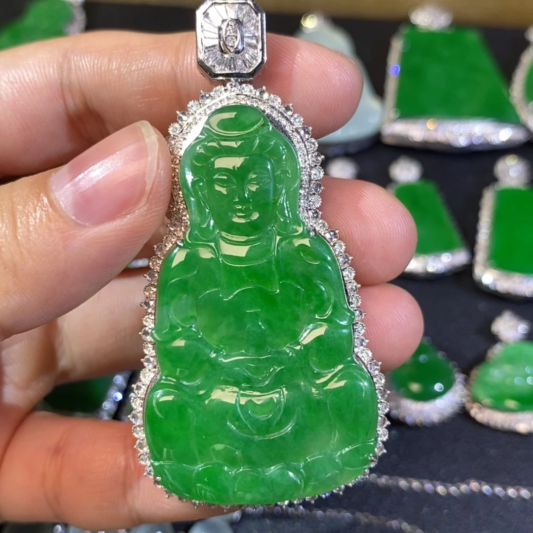 翡翠18K金镶嵌颈饰