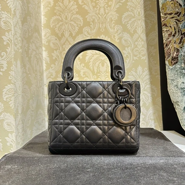 95新  何为奢侈/ Dior 戴妃 三格 全黑手提斜挎包 /KX2597