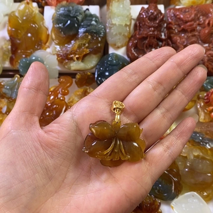 蛇纹石玉未镶嵌颈饰