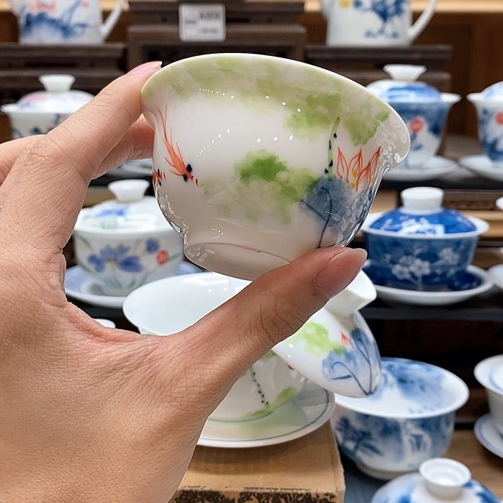 手绘五彩荷花压手杯85cc釉下彩微瑕福利款