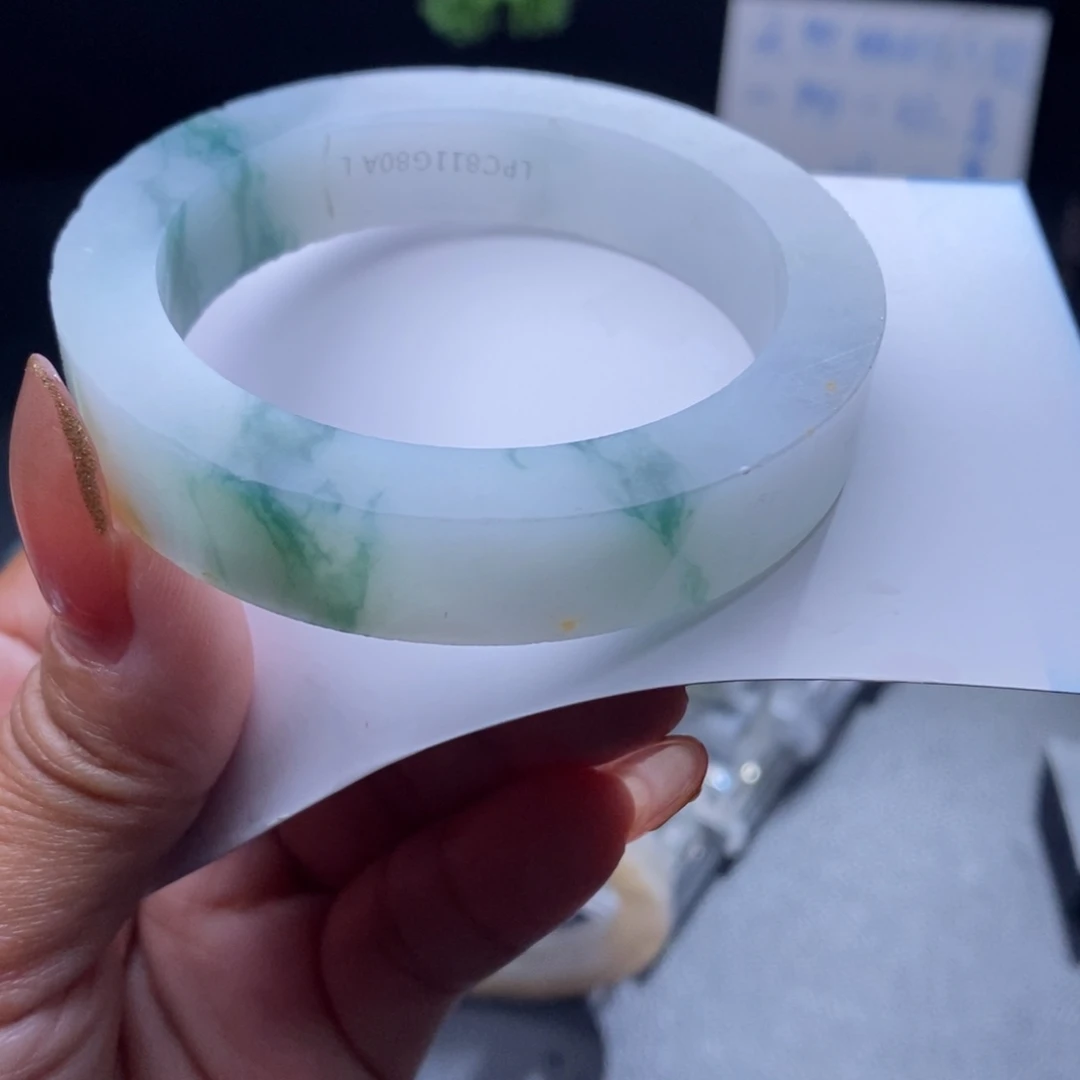 定制翡翠未镶嵌翡翠手镯