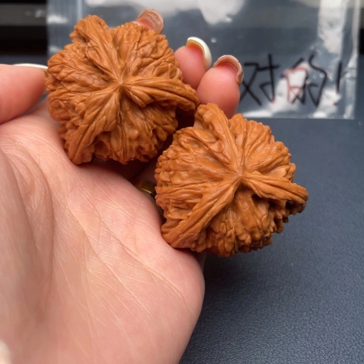 w***妳吊坠文玩核桃白狮子