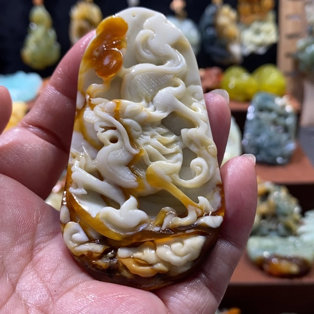 蛇纹石玉颈饰未镶嵌