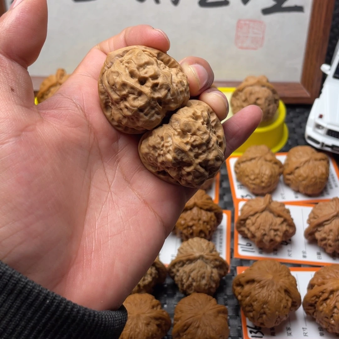 文玩核桃把件蛤蟆三角边肚同尺39