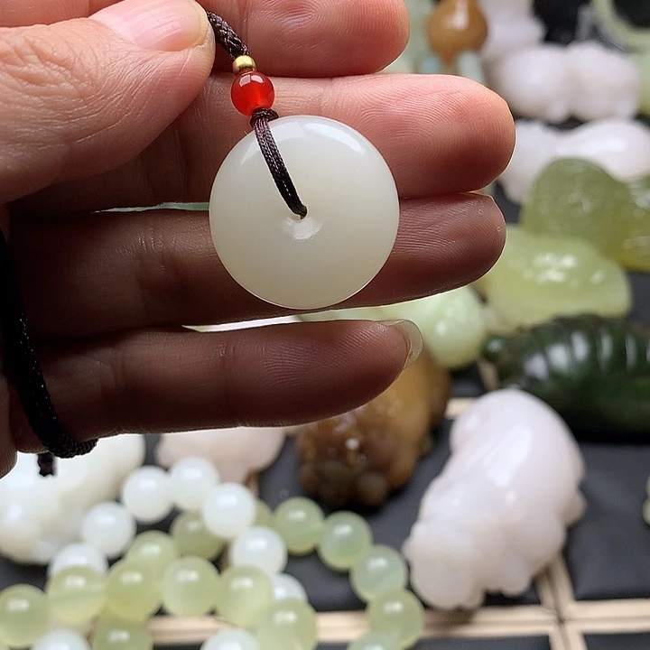 和田玉（青白玉）未镶嵌颈饰