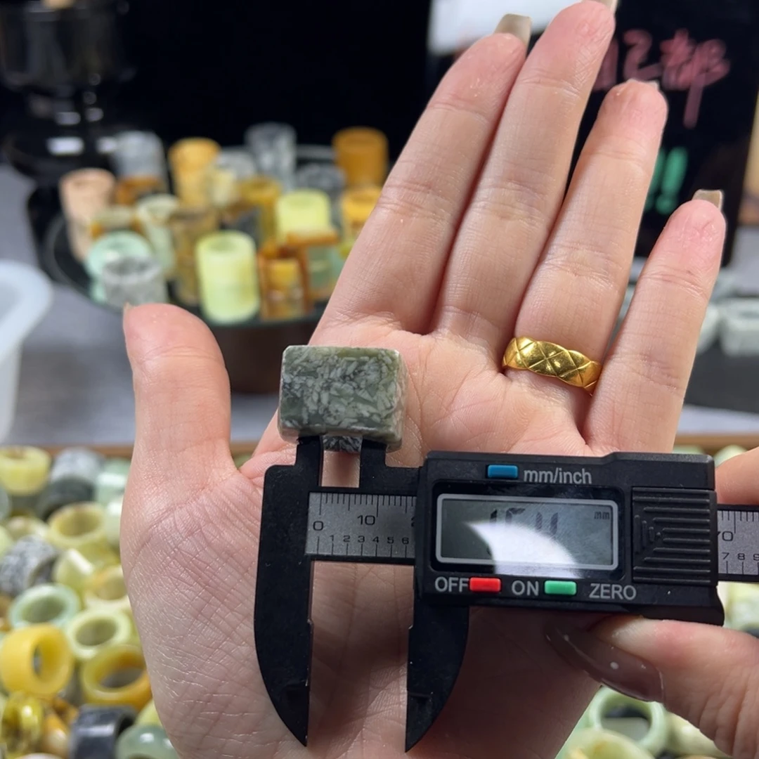 蛇纹石玉未镶嵌戒指