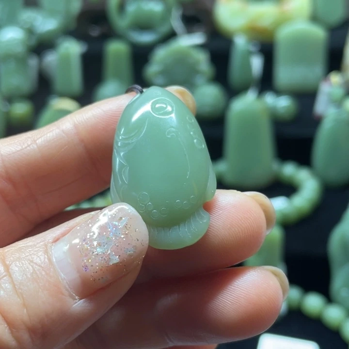 岫岩老玉(透闪石质玉)颈饰未镶嵌