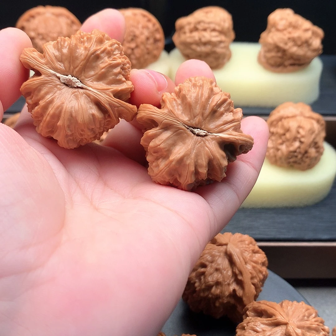 努***錢文玩核桃吊坠379号三角白40