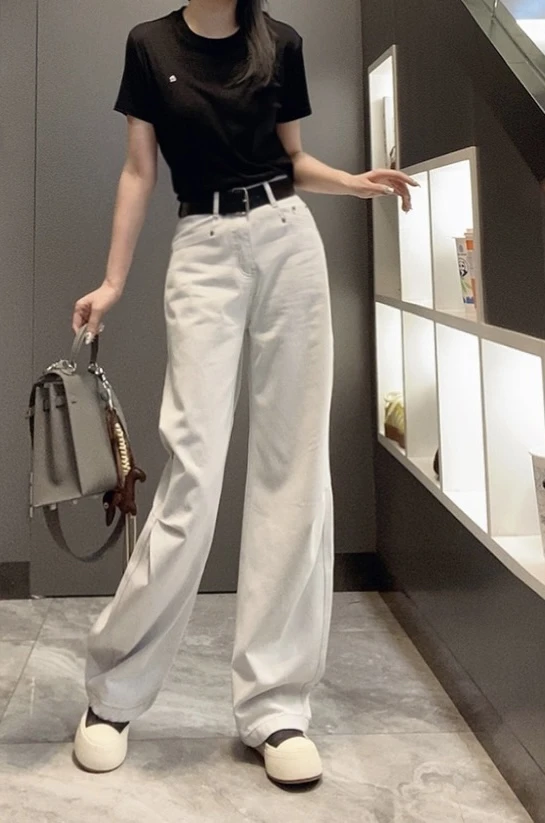 Danjun“膝盖褶皱造型”牛仔裤早春限定