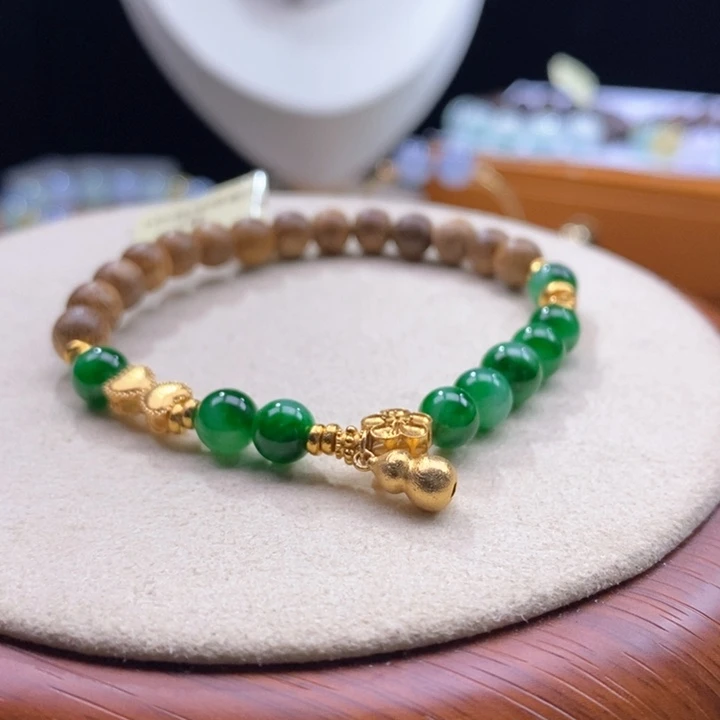 翡翠18K金镶嵌颈饰翡翠辣绿圆珠手串