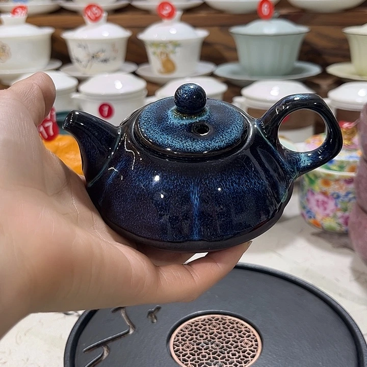 窑变蓝色茶壶一个