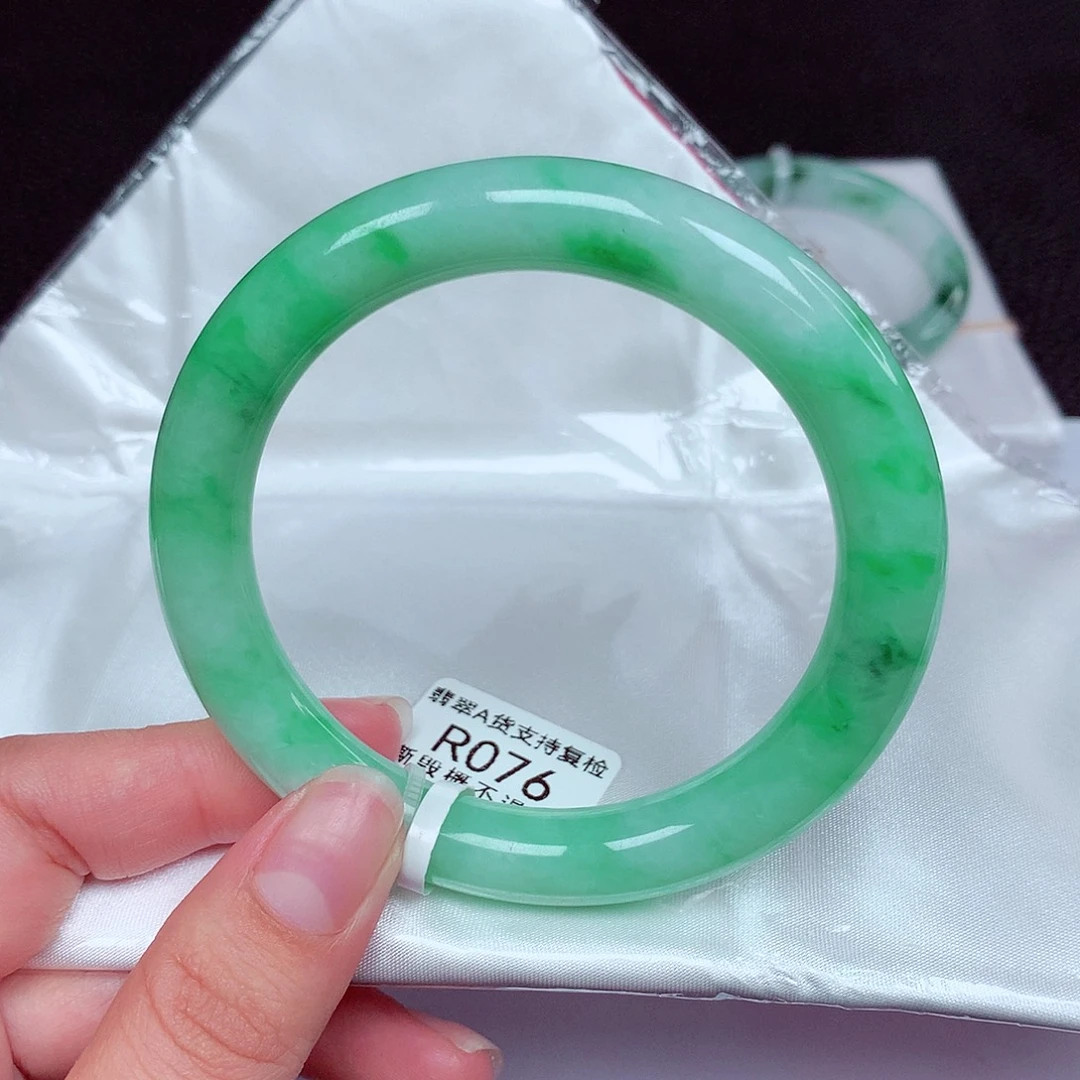 翡翠未镶嵌手镯（圆镯）圆条57