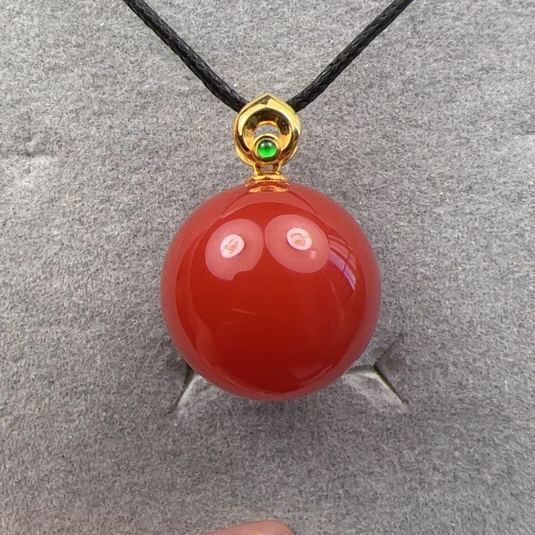 18K金镶嵌吊坠南红玛瑙