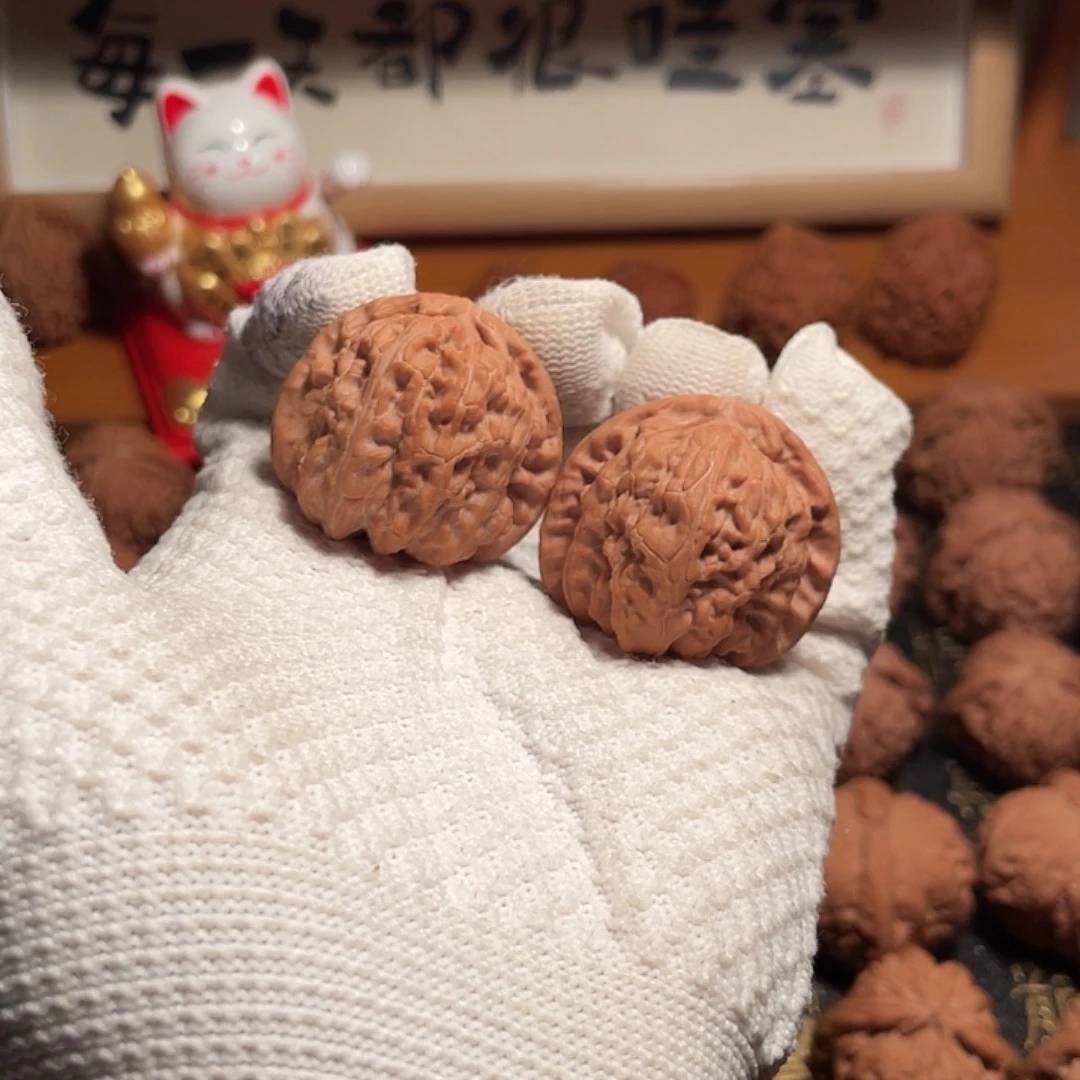 文玩核桃吊坠白狮子