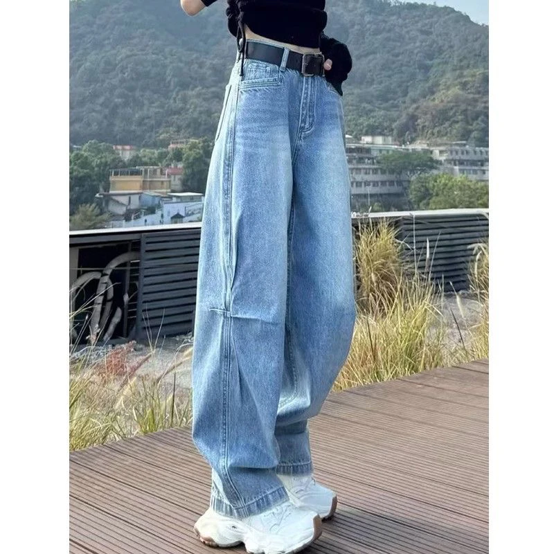 浅蓝色镰刀设计牛仔裤女2025春季新款宽松显瘦弯刀褶皱阔腿长裤子