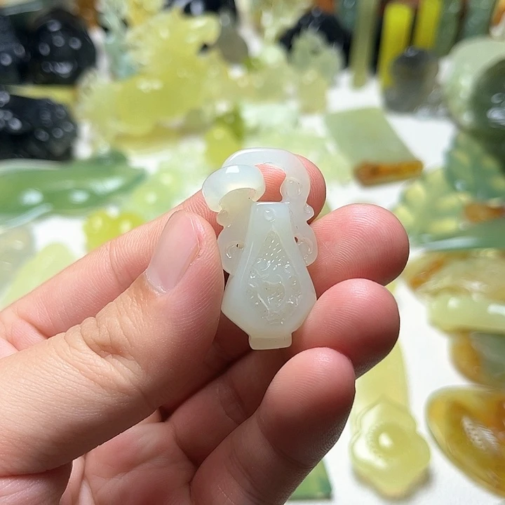 未镶嵌蛇纹石玉颈饰