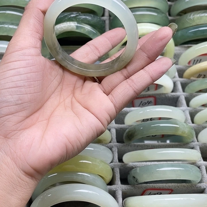 蛇纹石玉未镶嵌手镯104