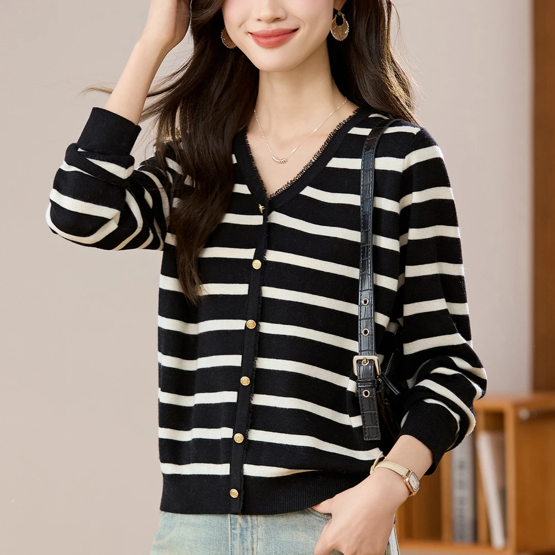 黑白条纹毛衣女秋冬时尚好看减龄上衣2025新款V领打底衫薄款内搭