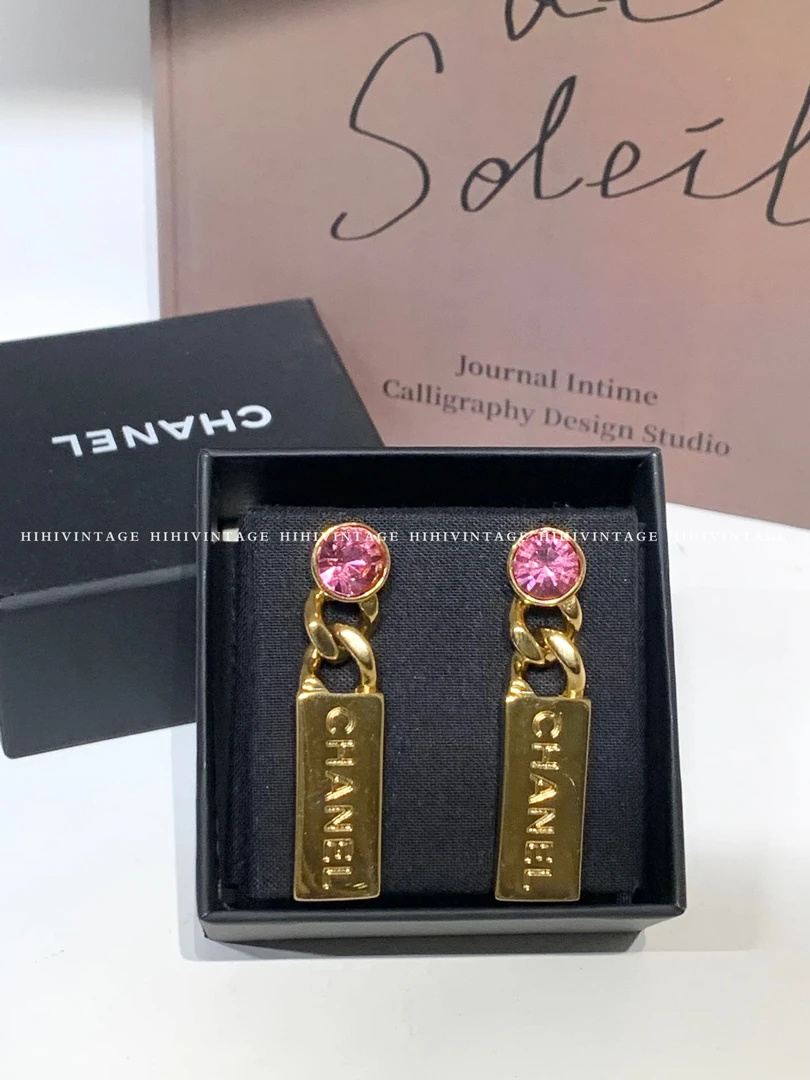 99新 Chanel/香奈儿 Chanel 21C 铭牌吊坠粉钻耳钉/12529226