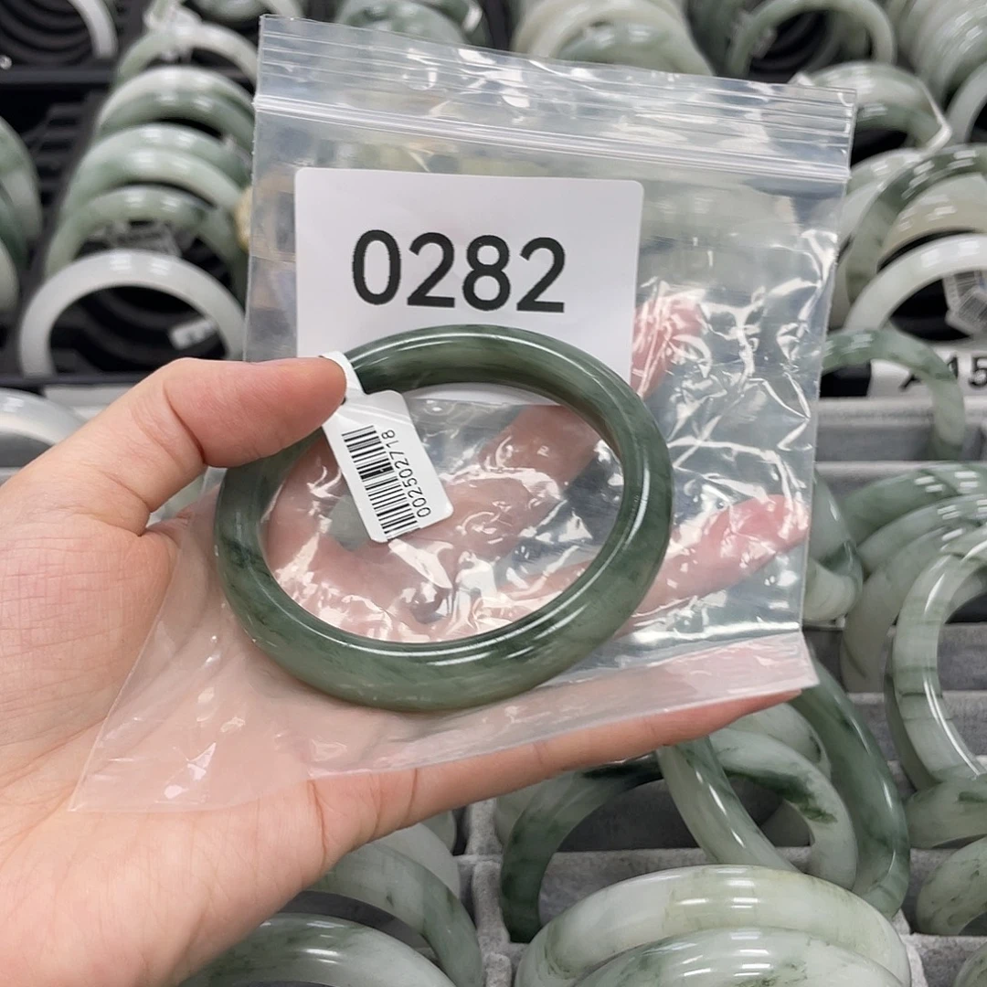 未镶嵌手镯石英质玉