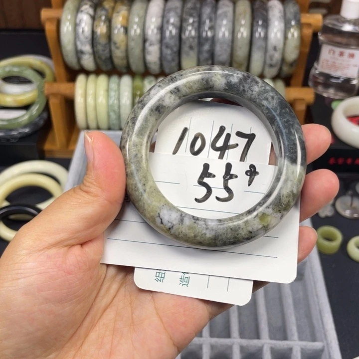 蛇纹石玉未镶嵌手镯面包镯