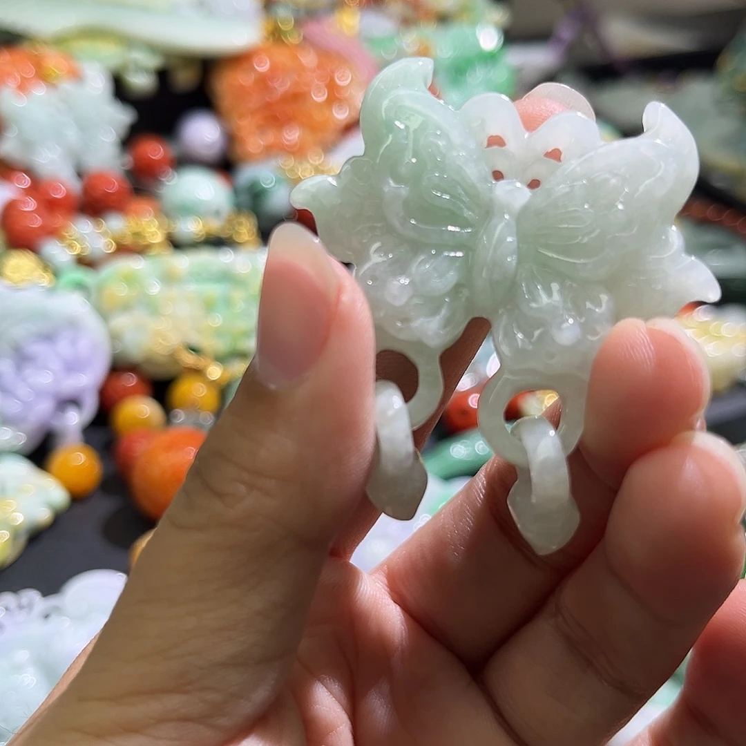 翡翠未镶嵌颈饰待编织