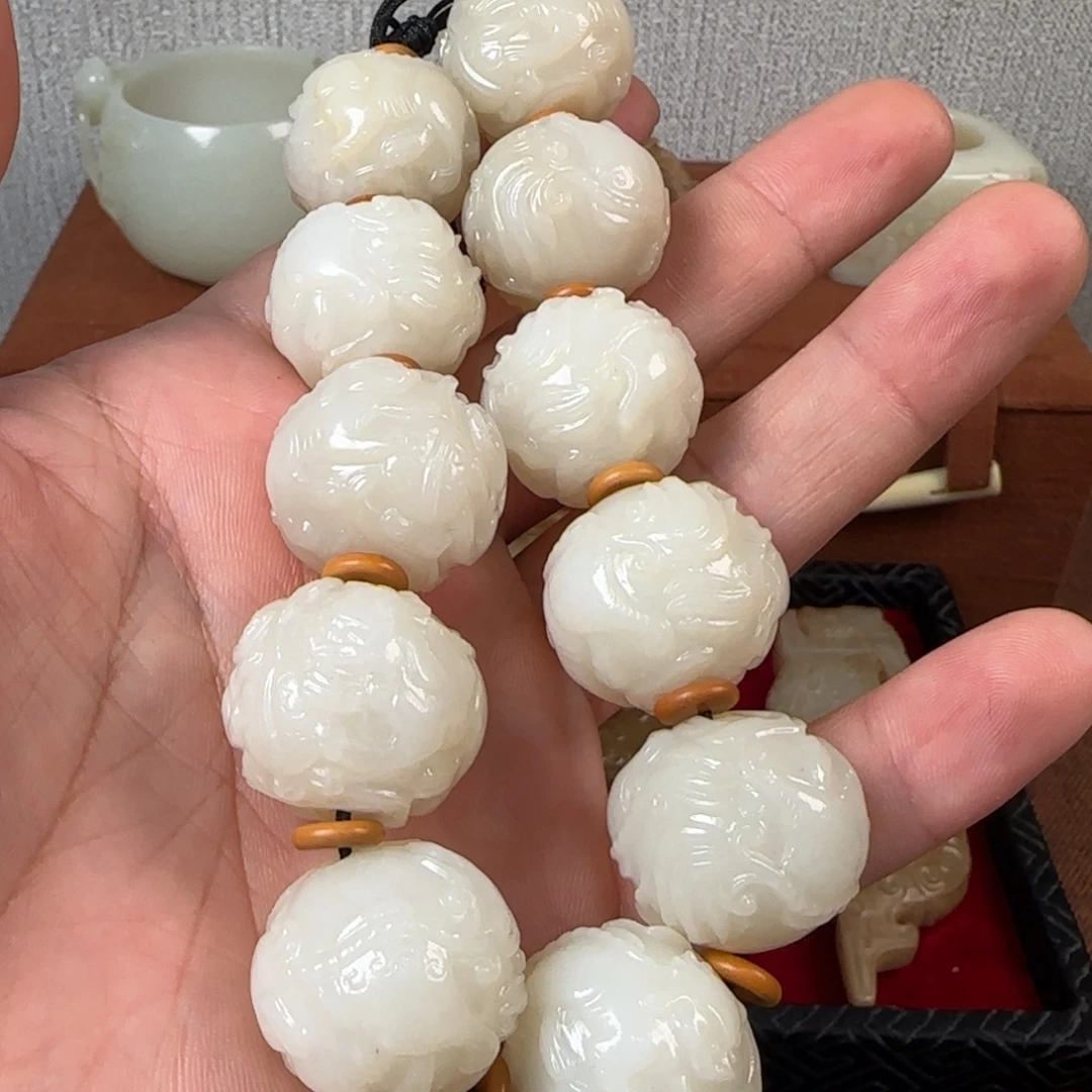 呵***呵非常精美的脖挂件