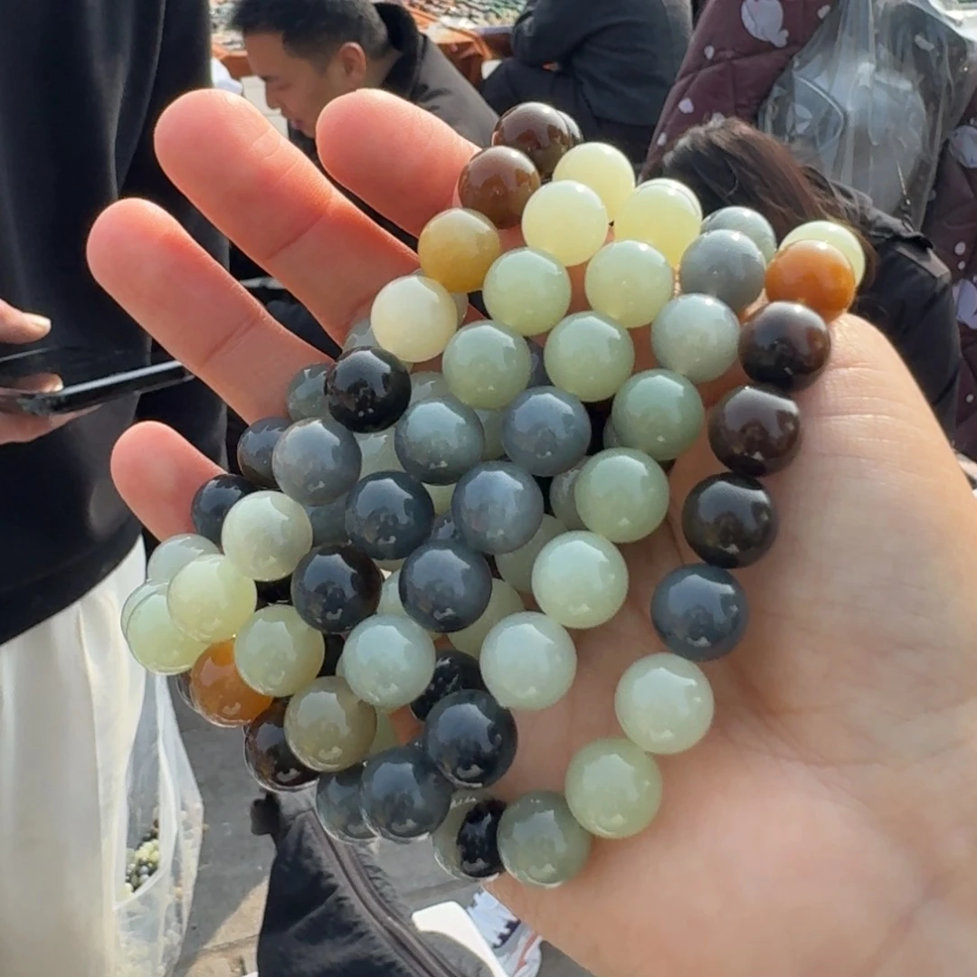 和田玉颈饰未镶嵌新疆楼兰三色多样性拍一发一