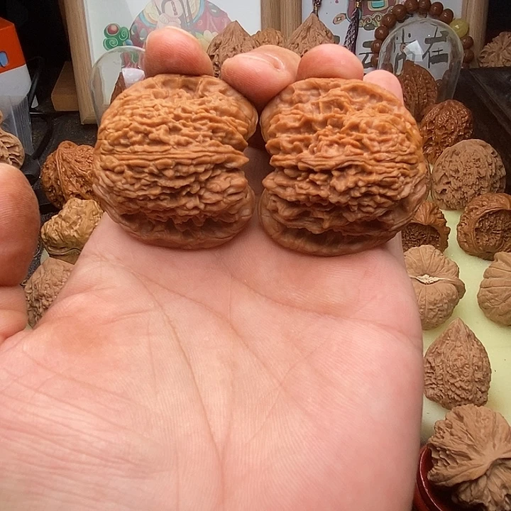 老***秃把件桃核南疆石43