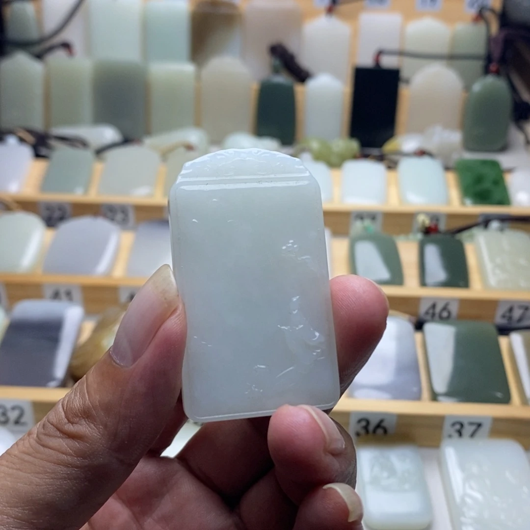 未镶嵌戒指和田玉
