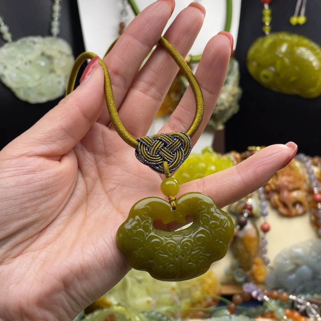 未镶嵌蛇纹石玉颈饰