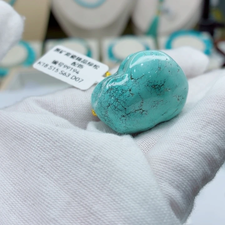 绿松石未镶嵌珠宝奇石