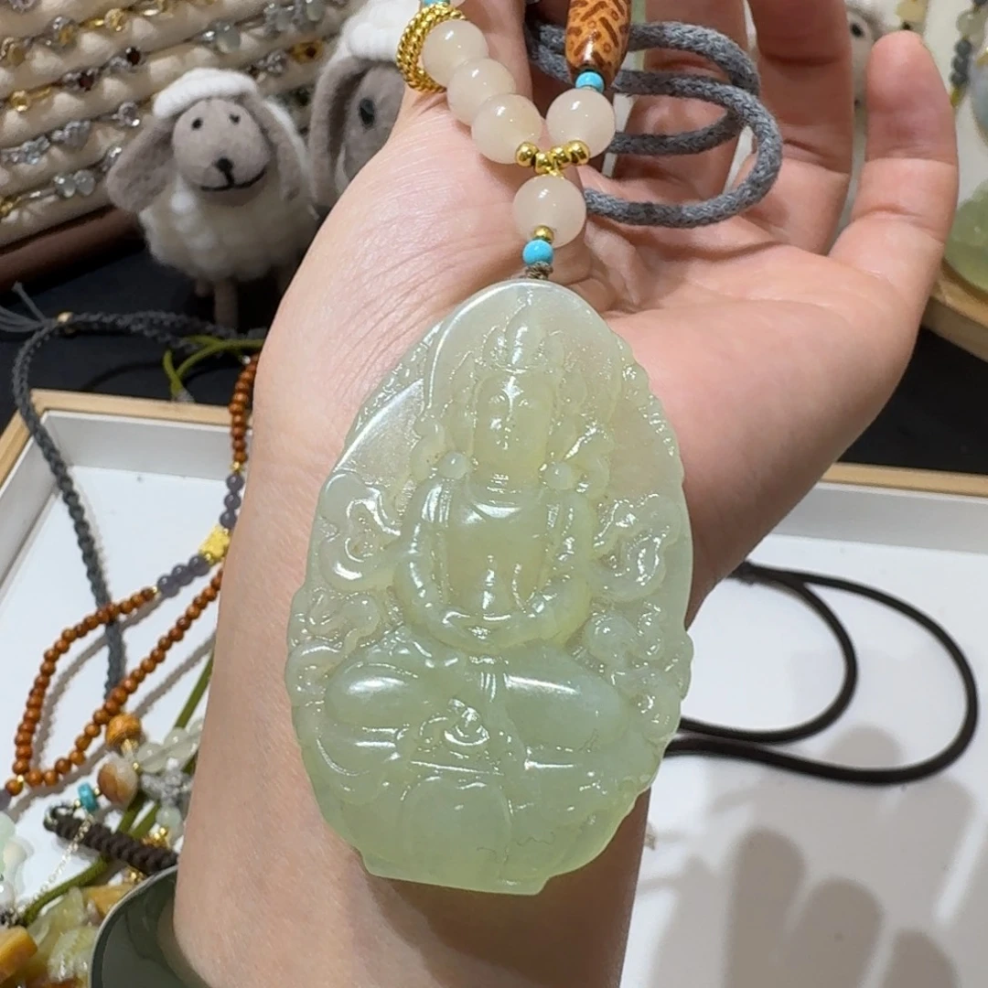 蛇纹石玉未镶嵌颈饰