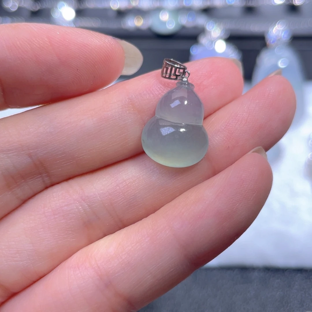 翡翠18K金镶嵌颈饰翡翠