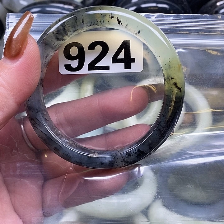 烬***雪蛇纹石玉未镶嵌手镯