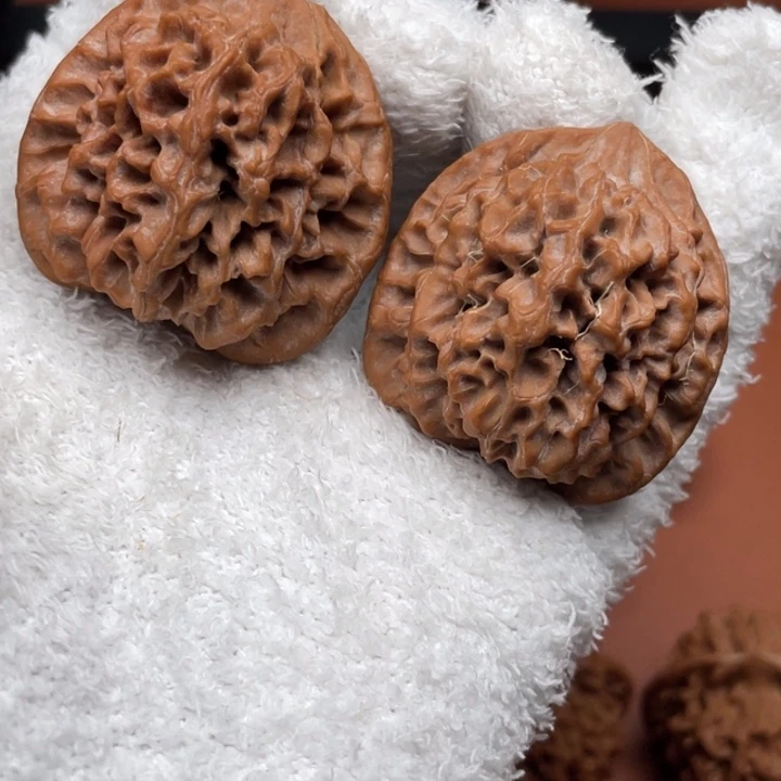 涅***槃文玩核桃吊坠秦核等人的故事也在