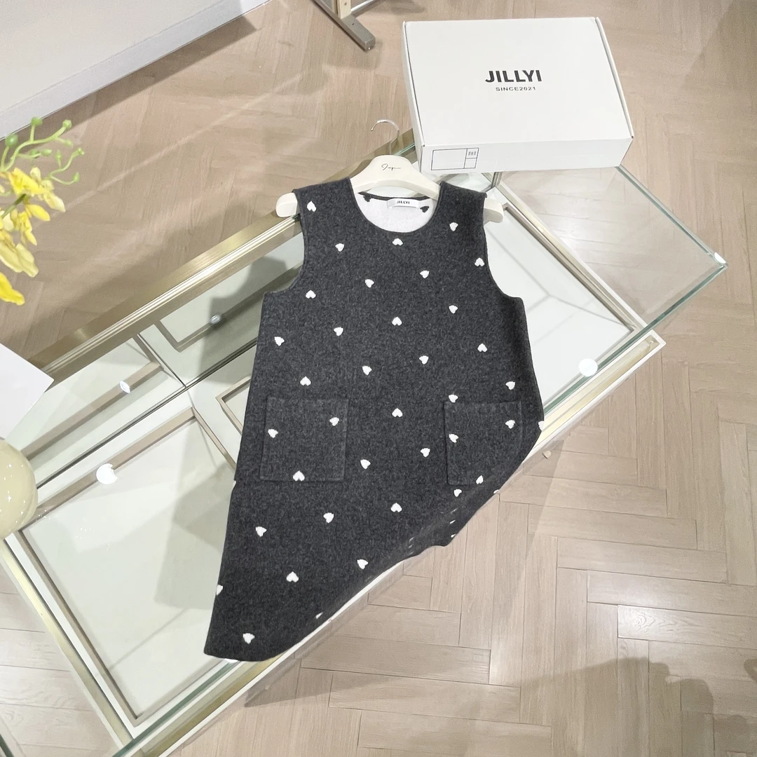 JILLYI珠海店【冬季心动】灰色圆领满满小爱心时尚百搭毛呢连衣裙