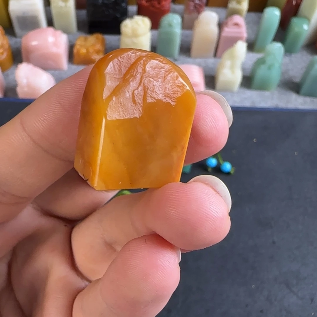 林***柳鸡血石印石编号编号8397