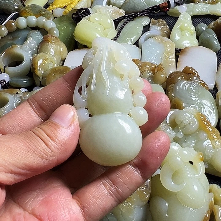 蒋***兴和田玉未镶嵌吊坠(不含链)