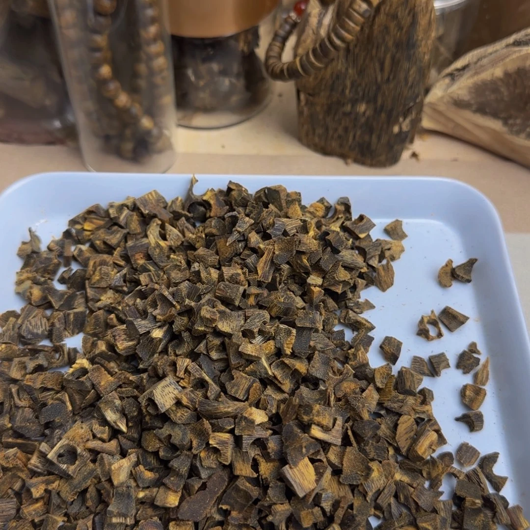 道***懂沉香沉香碎屑老白棋沉水料