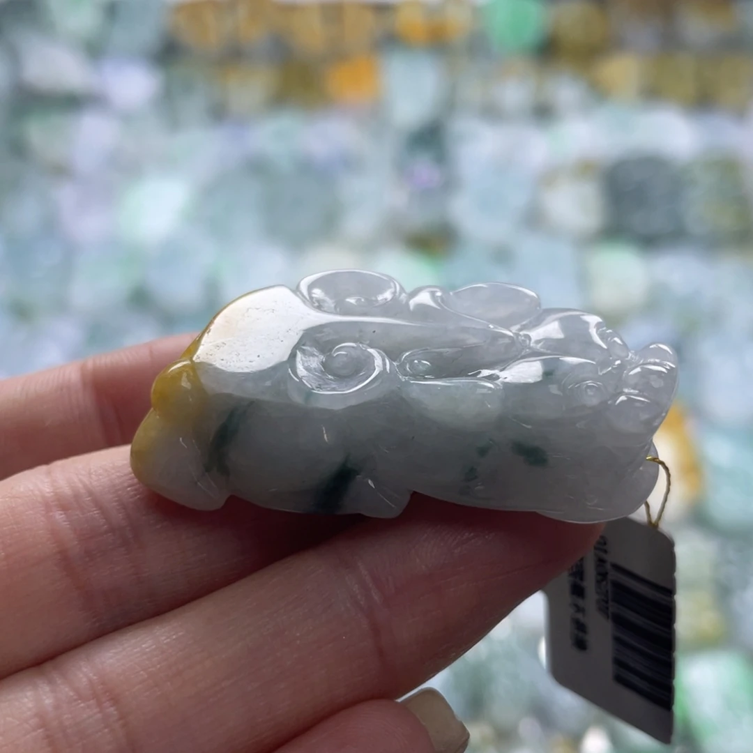 翡翠未镶嵌颈饰貔貅