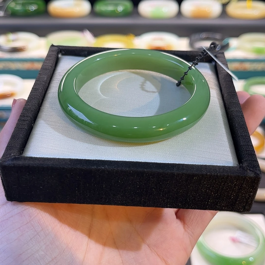 未镶嵌手镯和田玉夹层绿底细料（微纹包容）