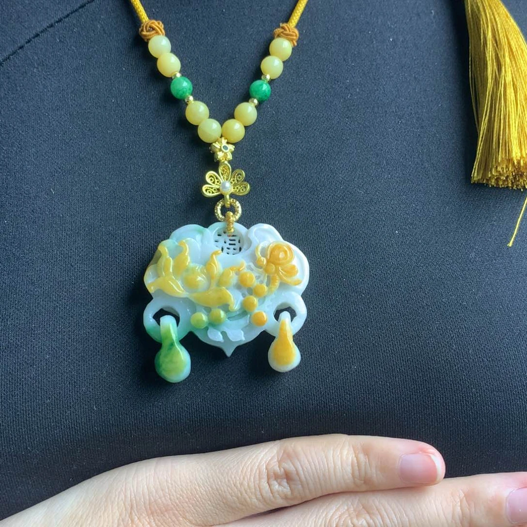 翡翠颈饰未镶嵌翡翠