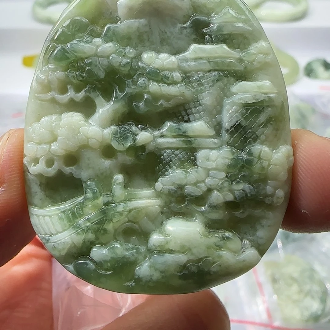 透闪石-蛇纹石玉未镶嵌颈饰