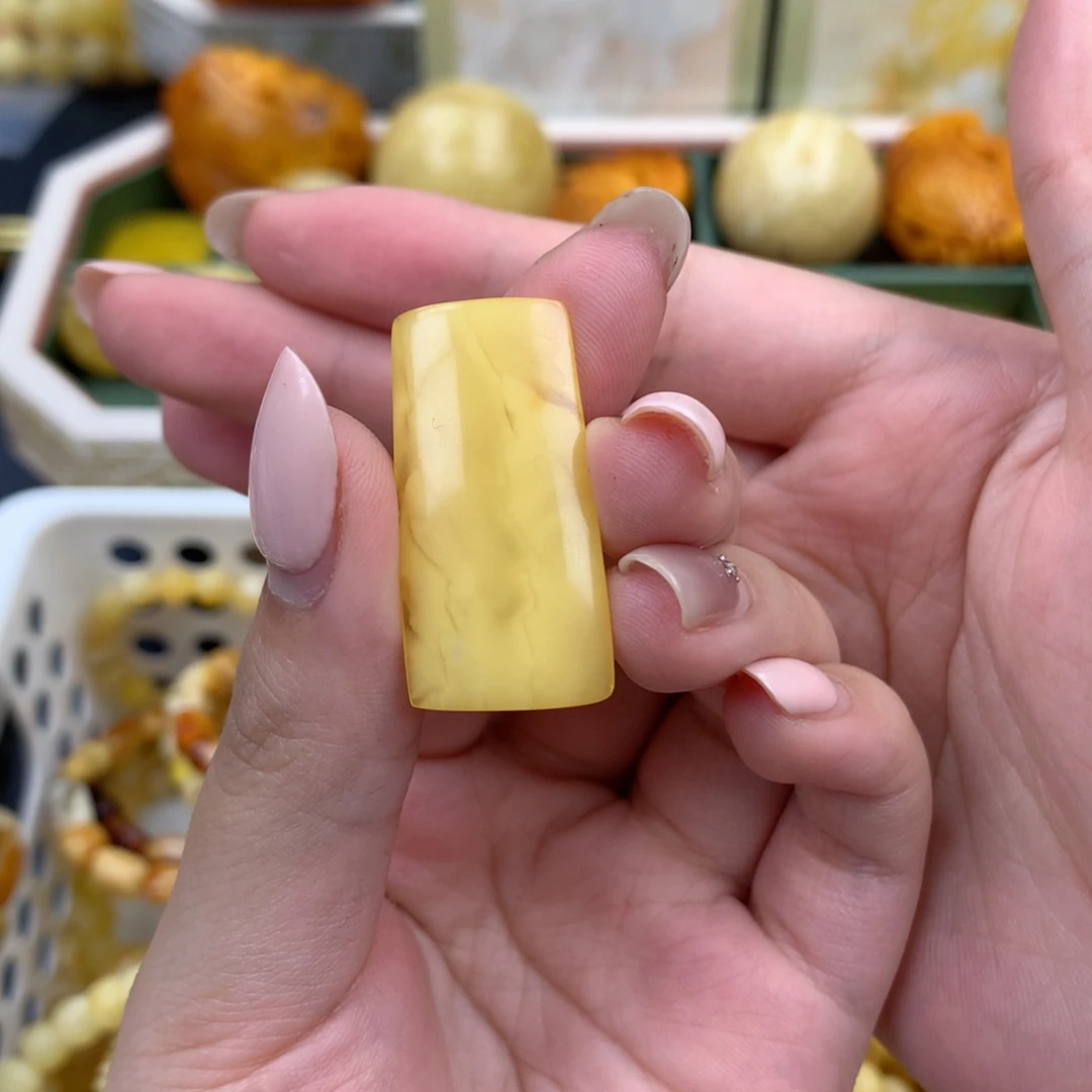 琥珀未镶嵌珠宝奇石