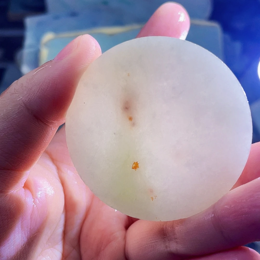 翡翠未镶嵌颈饰毛料7